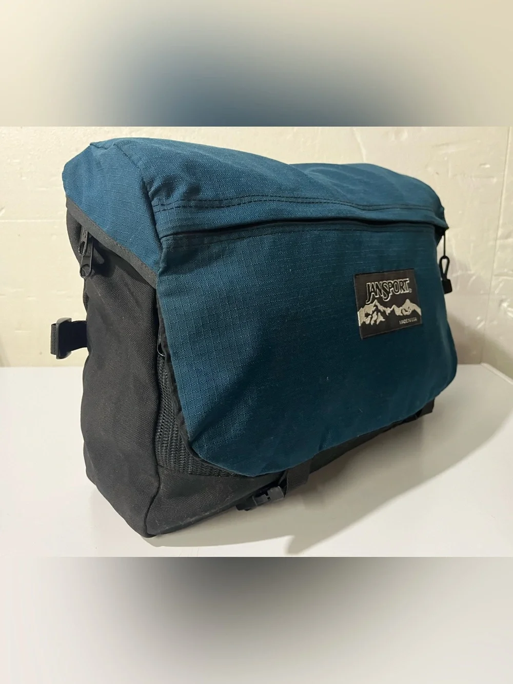 Vintage Jansport Made in USA large teal messenger bag